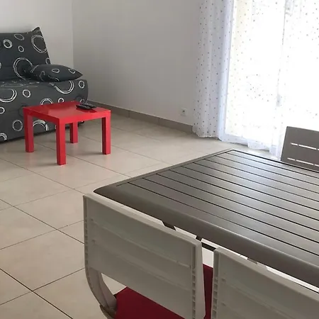 Apartment Comfortable Nest Just A Stone's Throw From The Sea