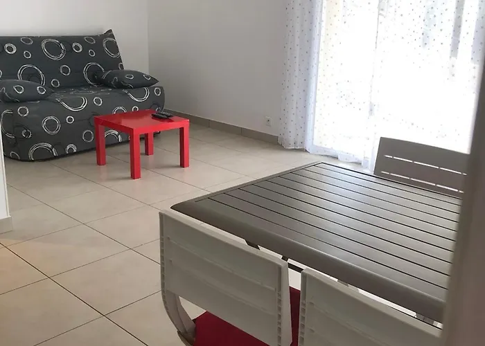 Διαμέρισμα Comfortable Nest Just A Stone's Throw From The Sea