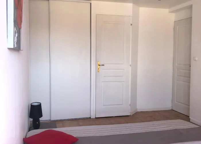 Comfortable Nest Just A Stone's Throw From The Sea Le Pouliguen